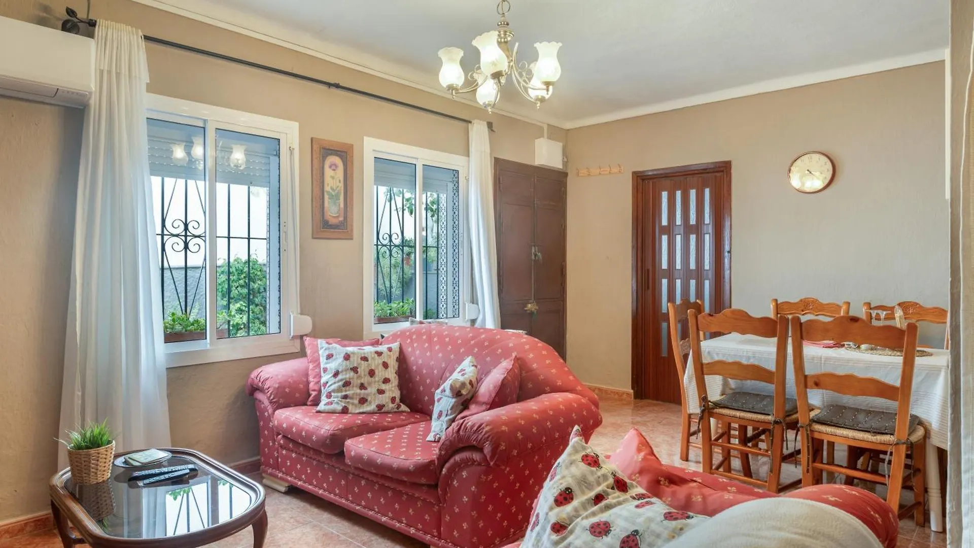 Casa Linda Villa Guaro 0*,